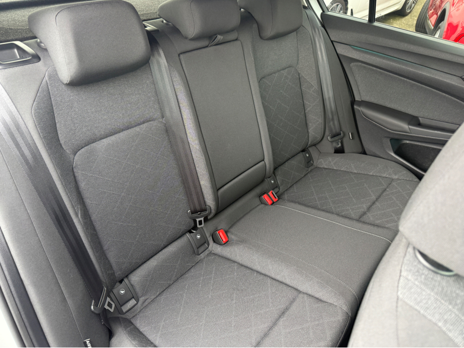 2023 Volkswagen Golf - image 11