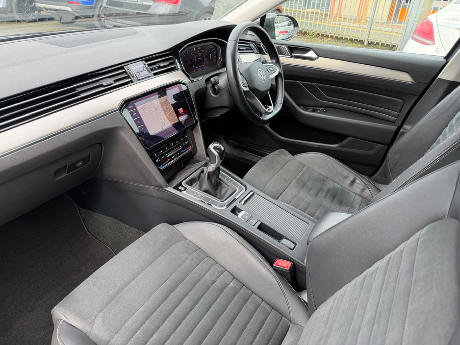 2021 Volkswagen Passat - image 23