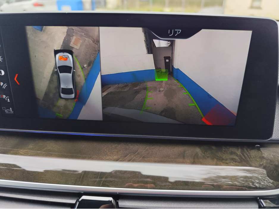 2018 BMW 5 Series - image 27