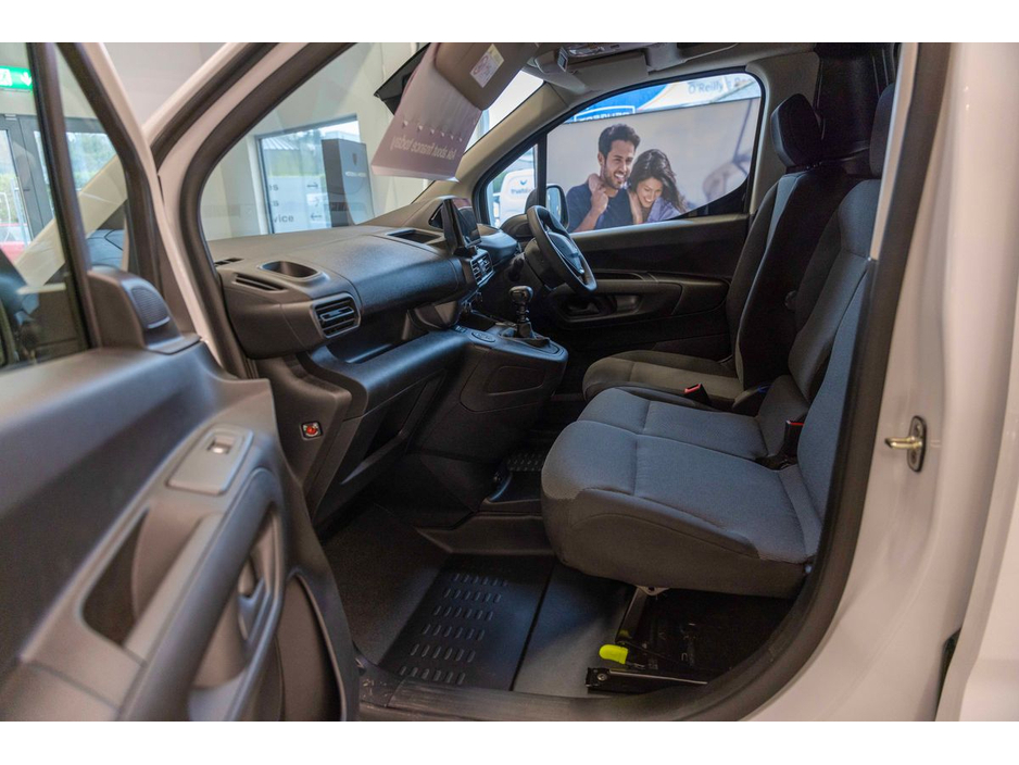 2026 Peugeot Partner PRE REG OFFER - PARTNER PRO PLUS1.5 HDI 100 65 €22,450