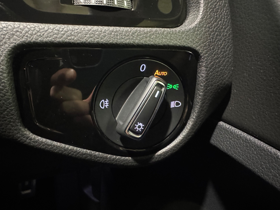 2019 Volkswagen Golf - image 28