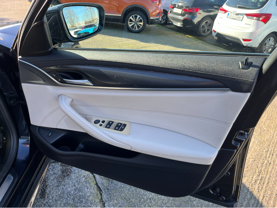 2021 BMW 5 Series - image 12