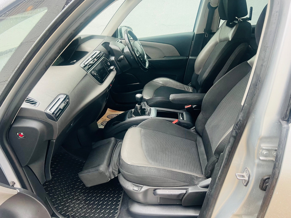 2016 Citroen Grand C4 Picasso BlueHDi 150 6-speed manual Exclusive+ €8,750