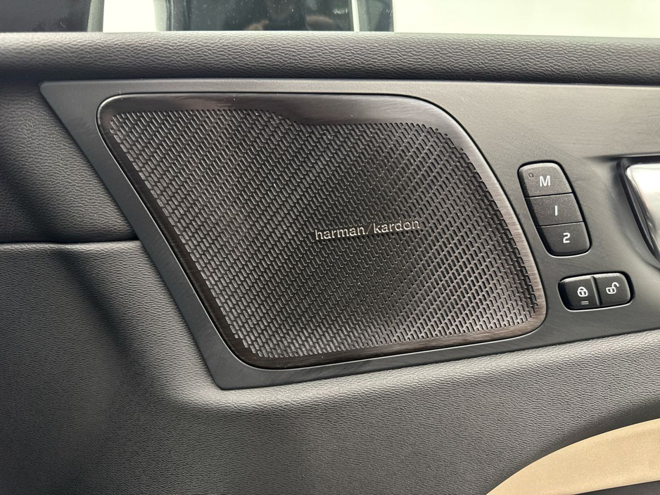 2026 Volvo XC60 - image 25