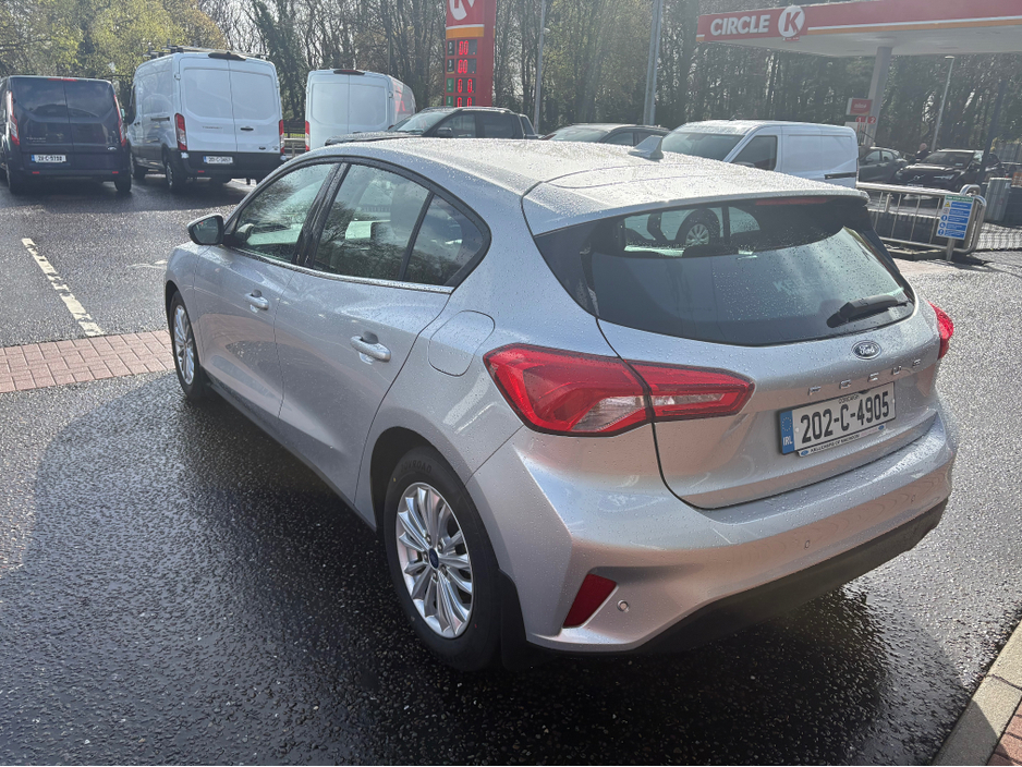 2020 Ford Focus - image 6