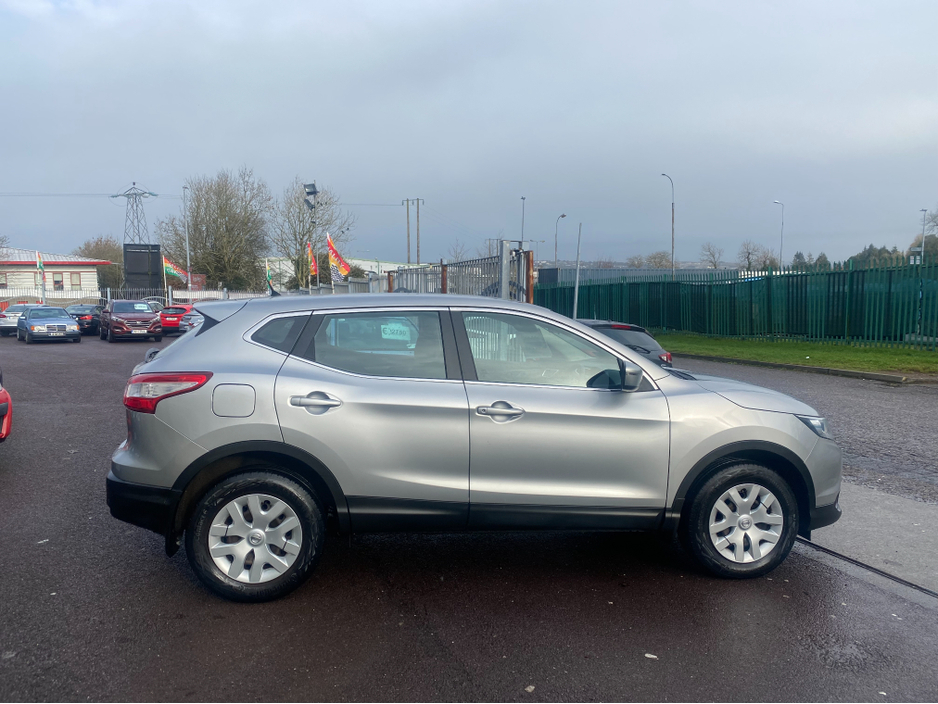 2017 Nissan Qashqai 1.2 PET XE E6 4DR €11,250