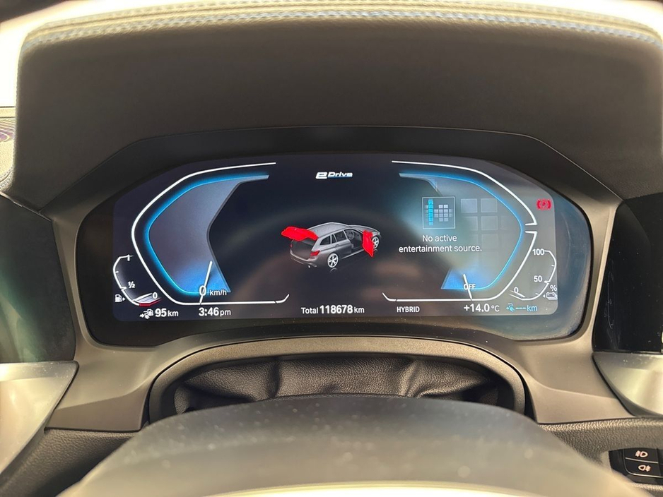 2022 BMW 3 Series - image 14