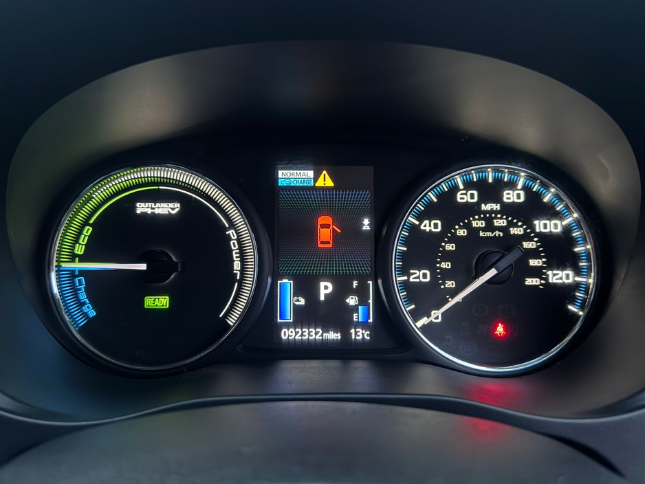 2016 Mitsubishi Outlander - image 24