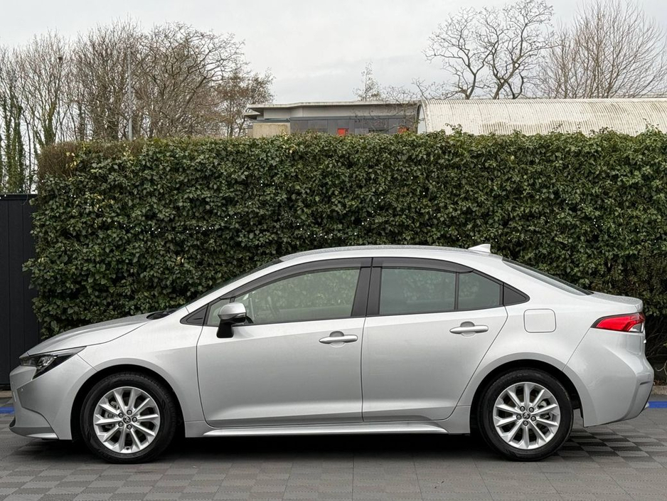 2020 Toyota Corolla 1.8 HYBRID // HEATED SEATS // REVERSE CAMERA // ADAPTIVE CRUISE CONTROL €19,900