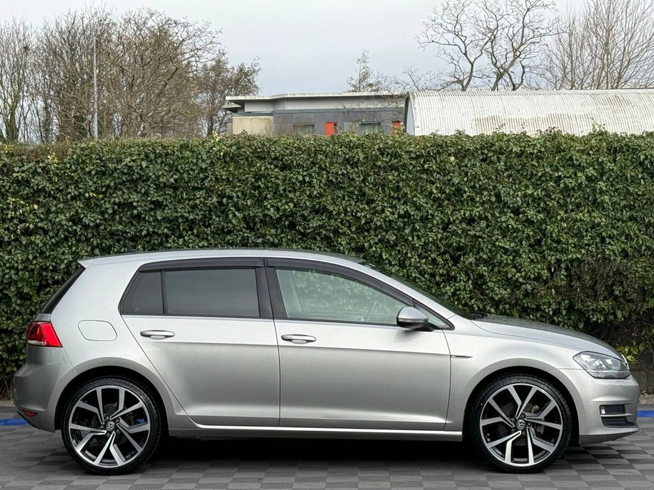 2015 Volkswagen Golf - image 2