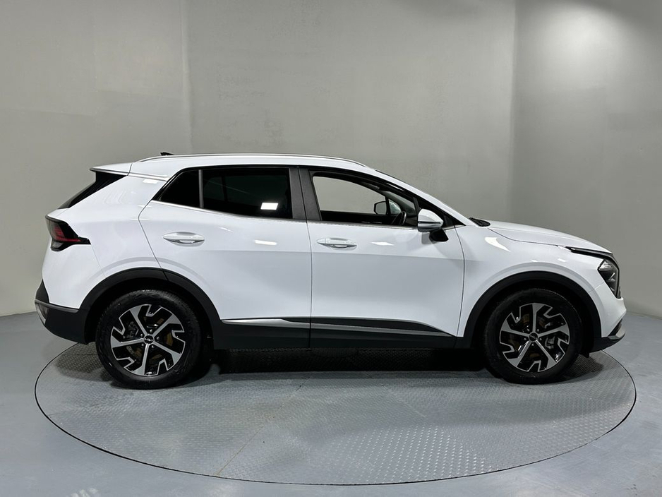 2025 Kia Sportage - image 8