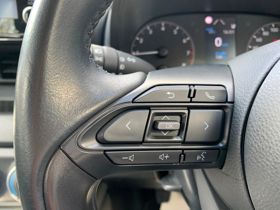 2023 Toyota Yaris - image 23