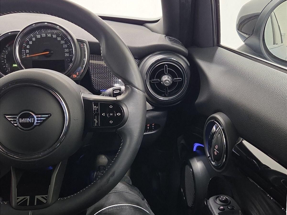 2022 MINI Hatch - image 18