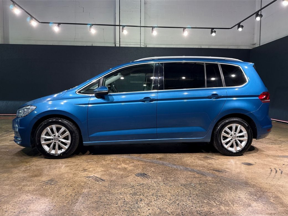 2017 Volkswagen Touran - image 6