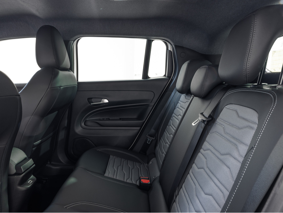 2026 Jeep Avenger 4XE Upland €39,995