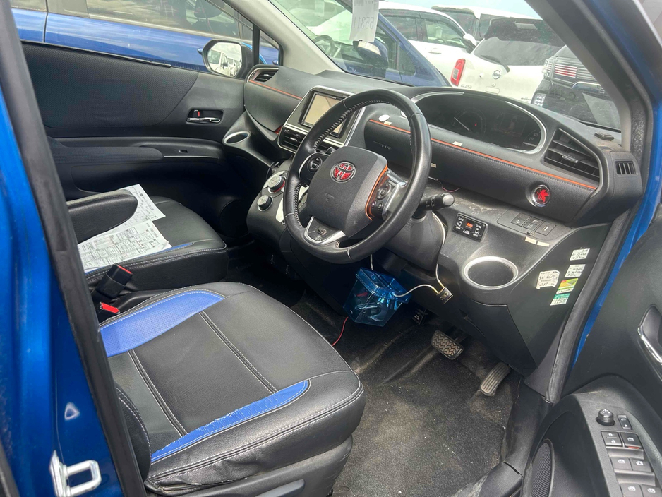 2016 Toyota Sienta - image 4