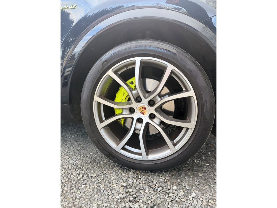 2022 Porsche Cayenne - image 16