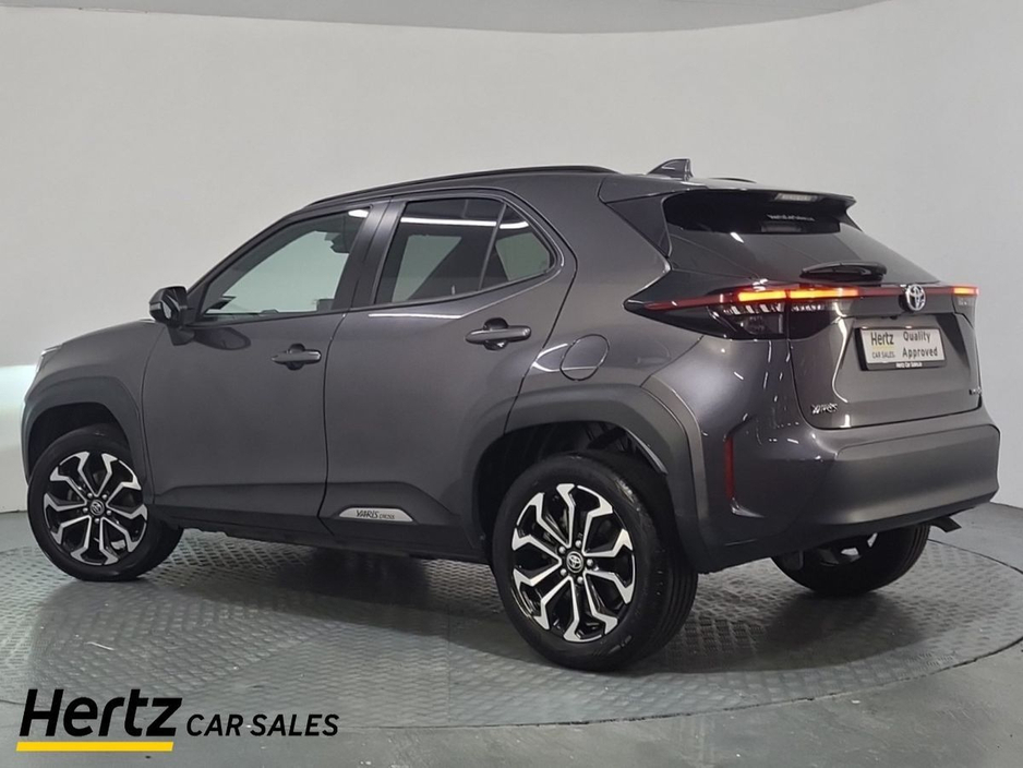 2023 Toyota Yaris Cross - image 3