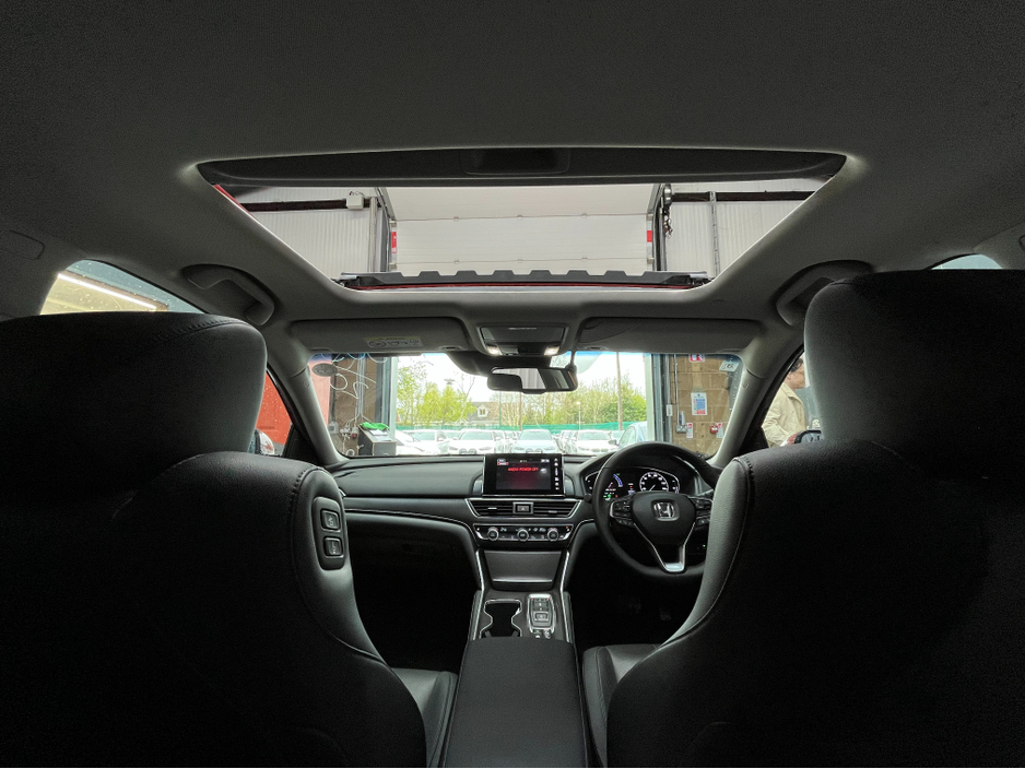 2020 BMW 5 Series - image 22