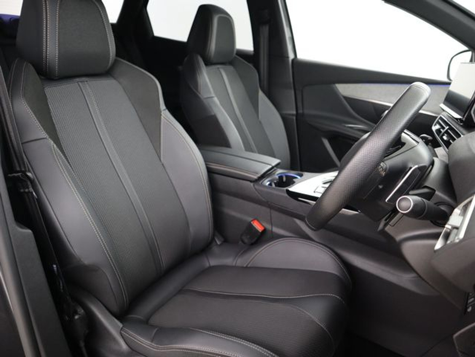 2022 Peugeot 3008 - image 11