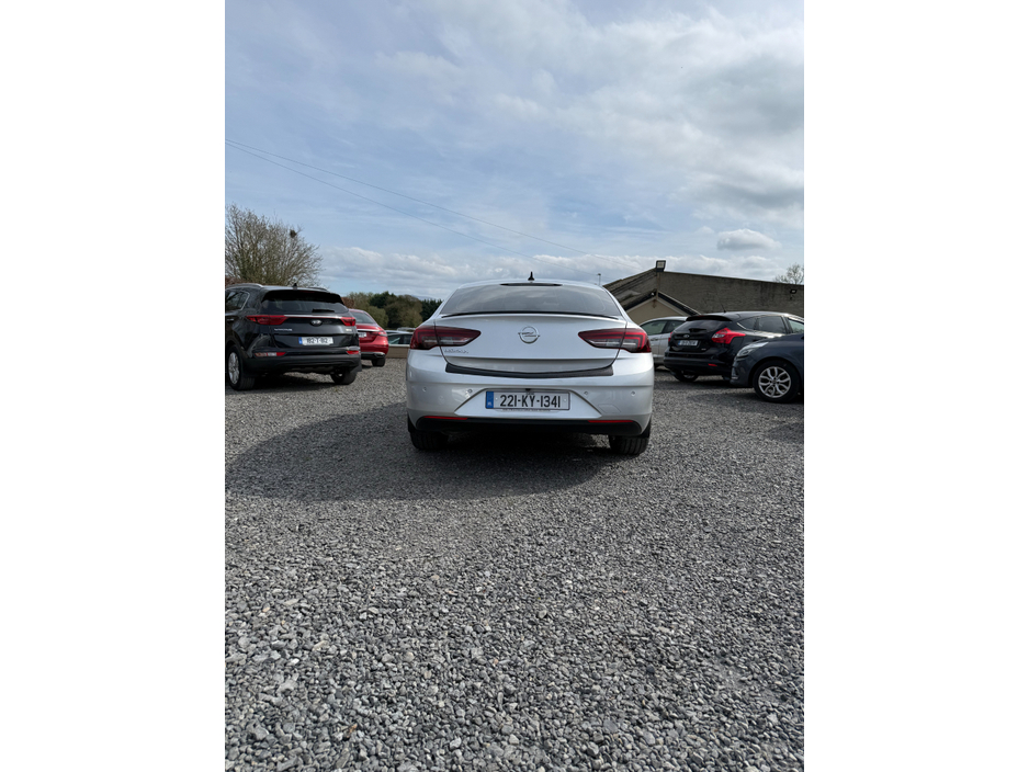 2022 Opel Insignia - image 7