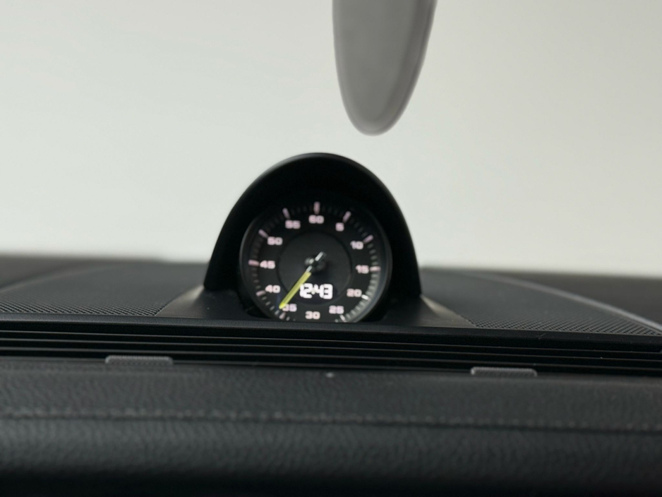 2019 Porsche Panamera - image 18