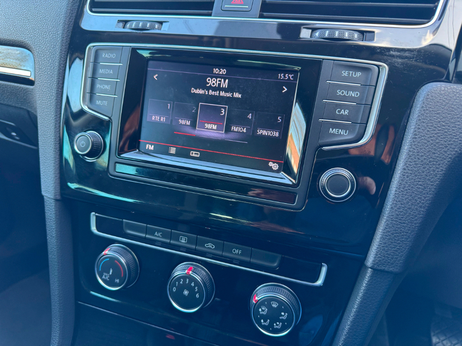 2014 Volkswagen Golf - image 27