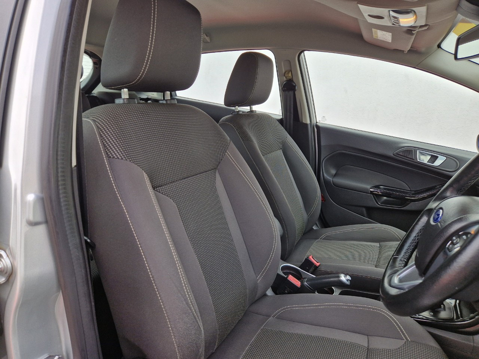 2016 Ford Fiesta - image 25
