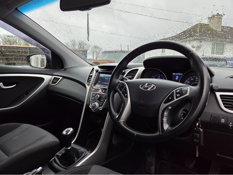 2016 Hyundai i30 - image 12