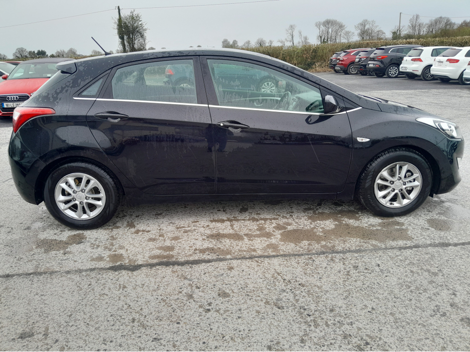 2016 Hyundai i30 - image 9