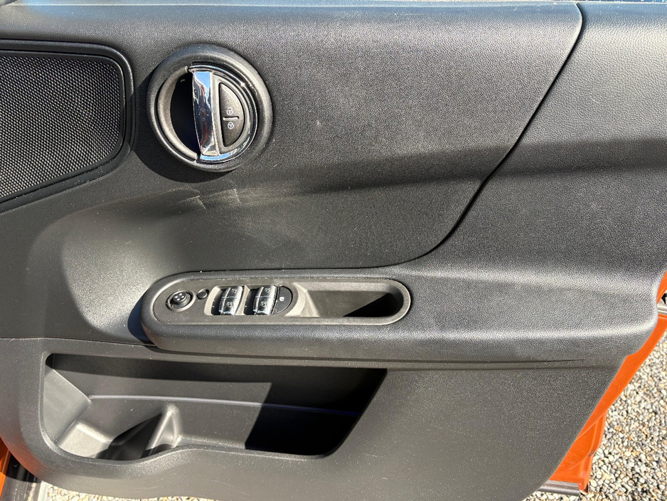 2019 MINI Countryman - image 7