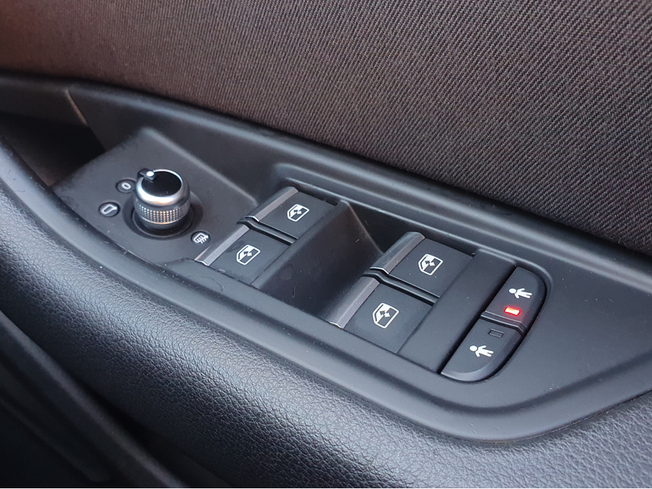 2016 Audi A4 - image 26