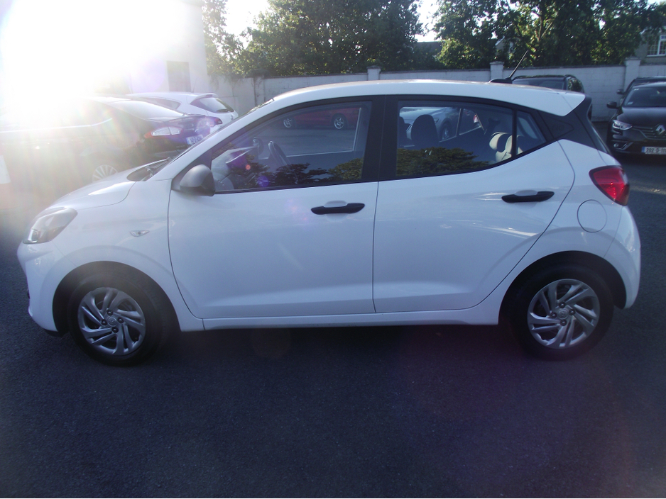 2021 Hyundai i10 - image 6