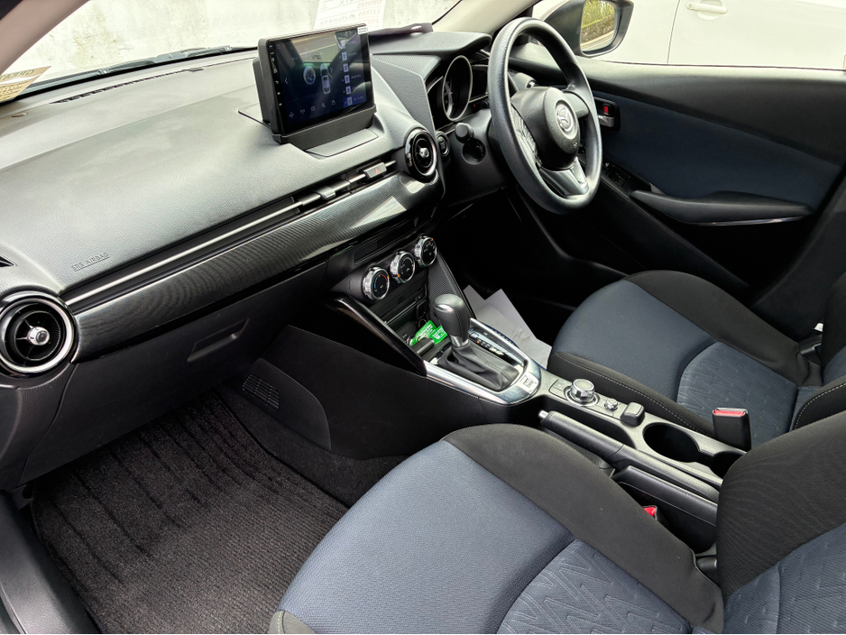 2015 Mazda Demio - image 11