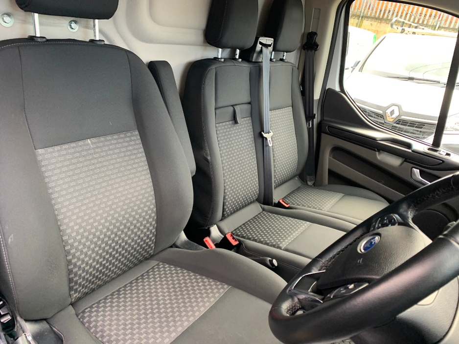 2021 Ford Transit Custom 2.0 TDCI 105 PS LWB TREND // PRICE EXCL. VAT // GREAT CONDITION // 05/26 CVRT // AIR CON, HEATED SEATS AND CRUISE CONTROL // €13,780