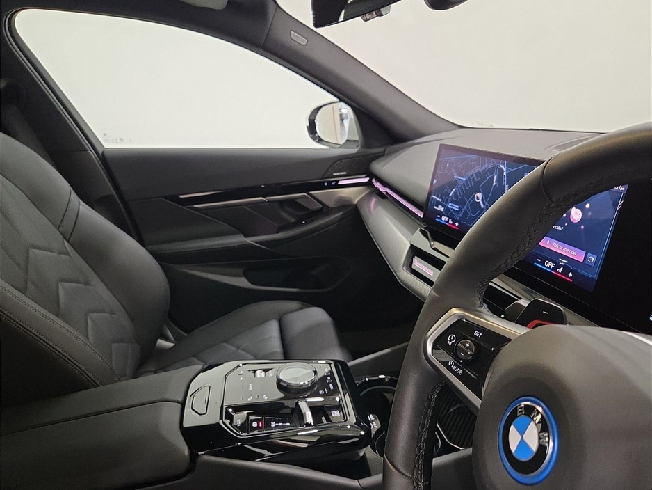 2024 BMW 5 Series - image 12