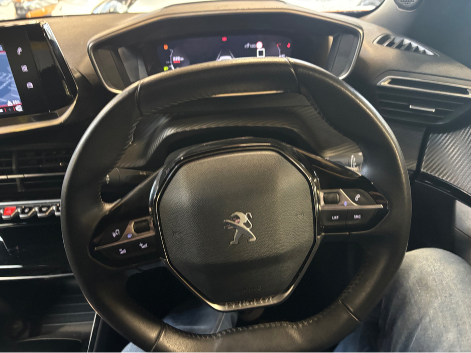 2023 Peugeot 2008 - image 8