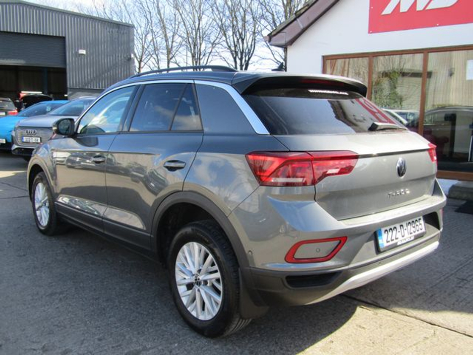 2022 Volkswagen T-Roc - image 6