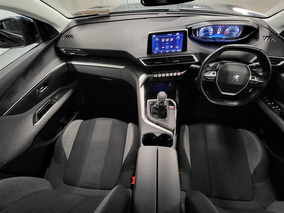 2020 Peugeot 5008 - image 4