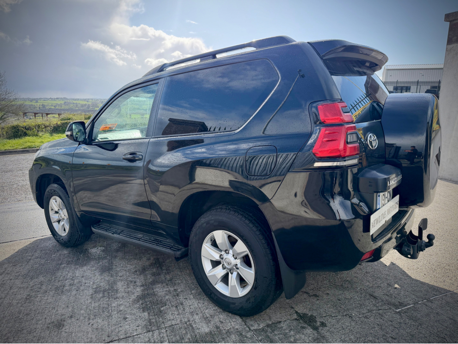 2019 Toyota Landcruiser - image 7