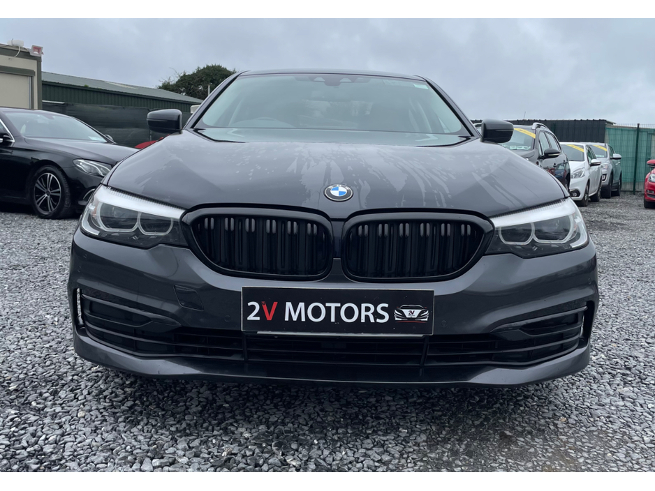 2019 BMW 5 Series - image 2