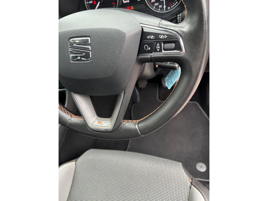 2015 SEAT Leon - image 39