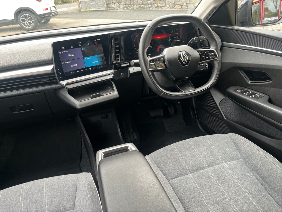 2023 Renault Megane E-Tech - image 10