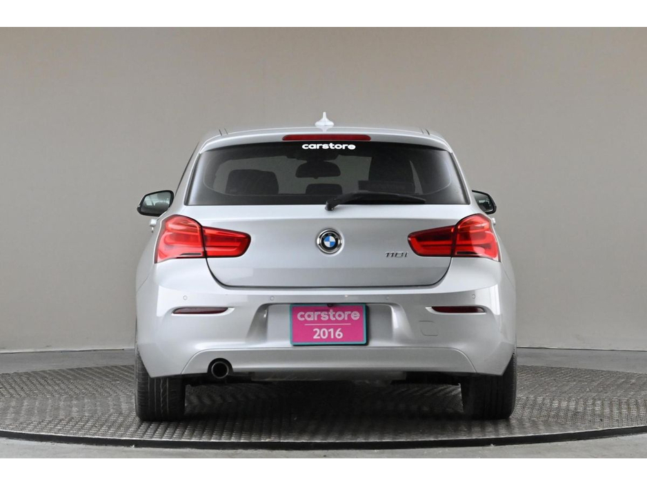 2016 BMW 1 Series - image 8