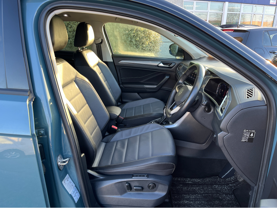 2023 Volkswagen T-Roc AUTOMATIC 2.0 DIESEL //MASSIVE SPEC//FULL LEATHER HEATED SEATS//PANORAMIC GLASS ROOF//LOW MILES// €31,950