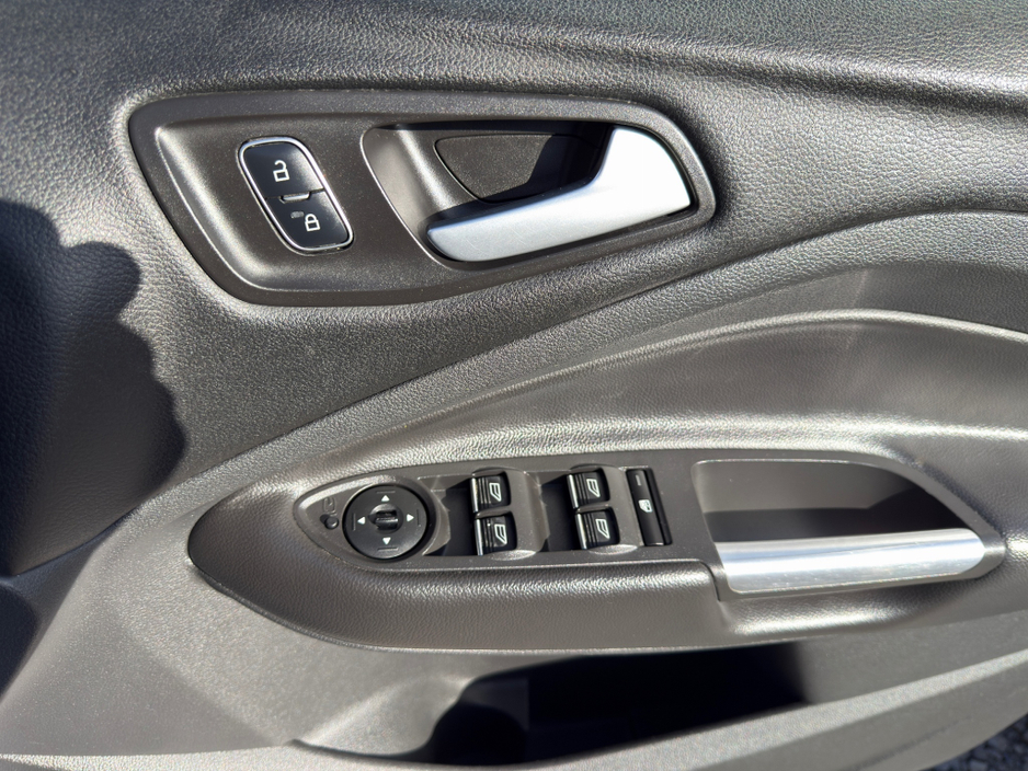 2017 Ford Kuga - image 31