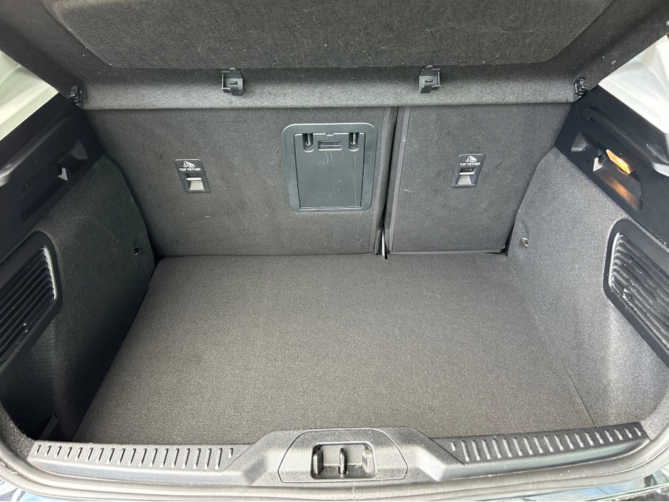 2022 Ford Focus - image 9