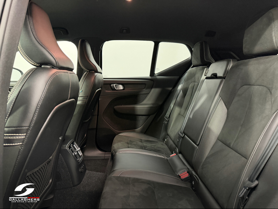 2020 Volvo XC40 - image 13