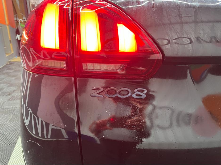 2018 Peugeot 2008 - image 7