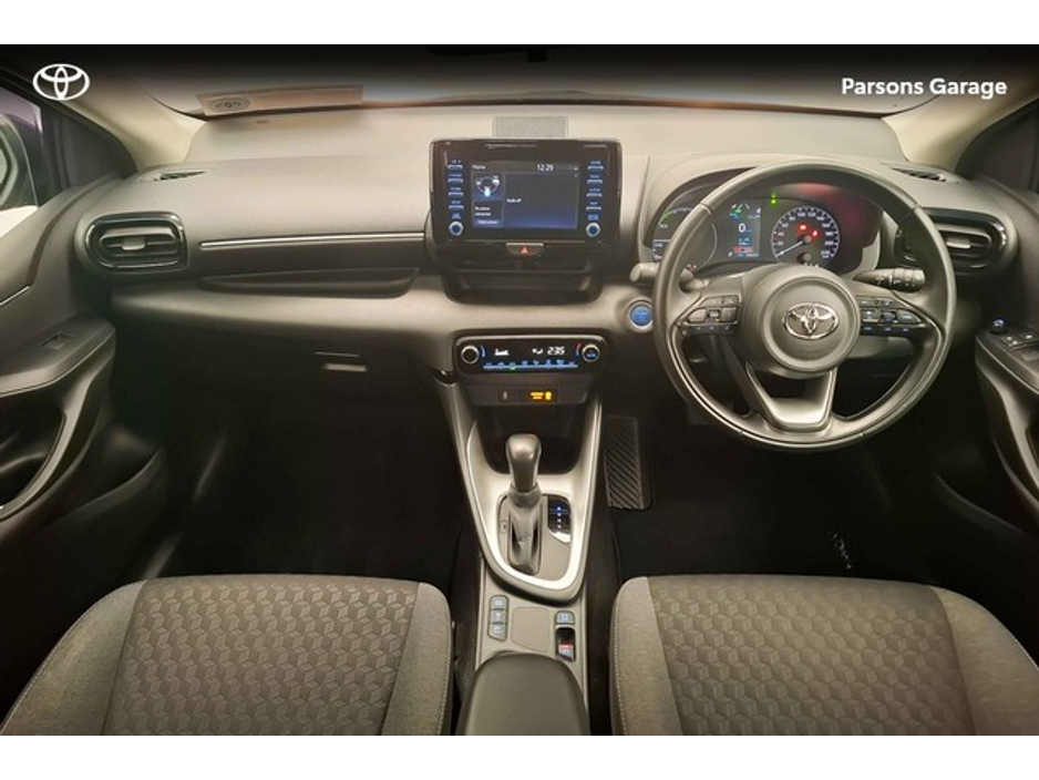 2023 Toyota Yaris - image 6